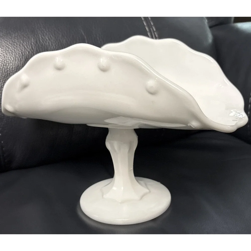 Vntg Indiana Glass Teardrop Fruit Bowl Banana Stand White Milk Glass 8